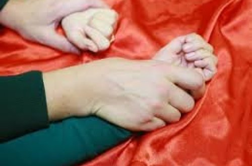 Sevdiyi qızı 3 dostu ilə qəbirstanlıqda zorladı — Tovuzda baş verən cinayətin TƏFƏRRÜATI