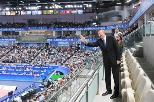 İlham Əliyev cüdo yarışlarını izləyir