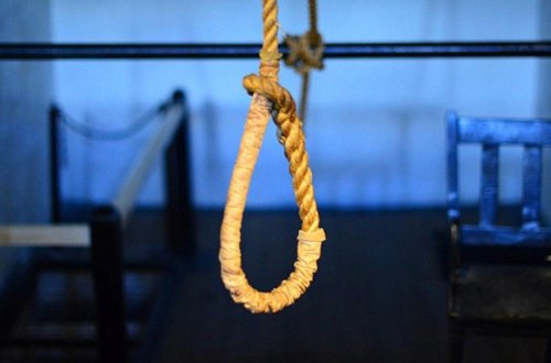 9 məktəblini qətlə yetirən şəxsi edam etdillər