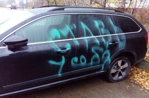 Kiyevdə rus diplomatlarının avtomobillərinə hücum olub