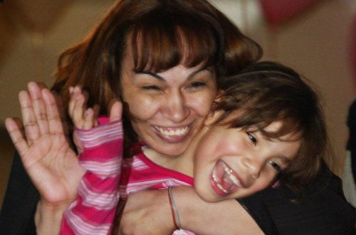 Ana 6 il sonra yanğında ölüb deyilən qızına qovuşdu - Qəmzəsindən tanıyıb