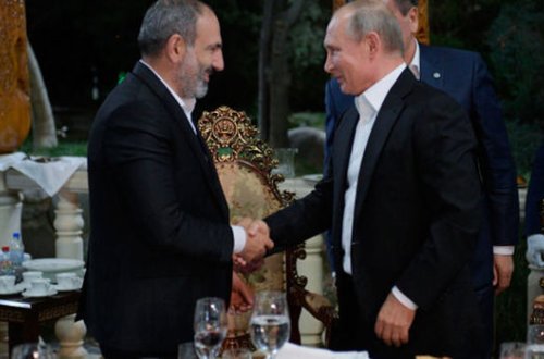 Putin və Paşinyan MDB sammiti çərçivəsində söhbət etdi