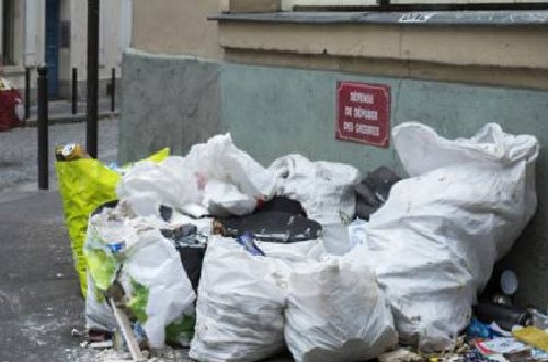 Yanlış yerə zibil atdı, həbs olundu – Foto