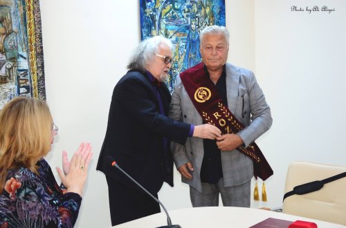 Xalq rəssamı Arif Əzizə “Roses of the world” adlı qızıl medal təqdim edildi - FOTOLAR