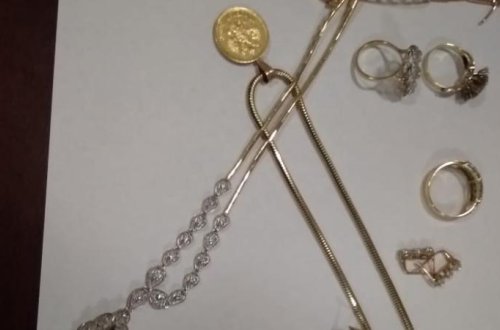 Dostu ilə birgə bibisinin evini taladı – FOTO