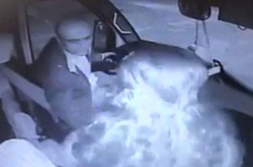 Avtobusda tək qalan qıza 