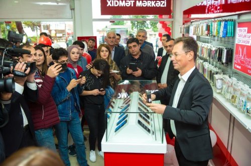 Zaqataladakı yeni Satış və Xidmət Mərkəzinə gələn ilk 50 abunəçi “Bakcell”dən  hədiyyə qazanıb