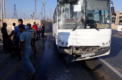 Bakıda iki avtobus toqquşdu: yaralılar var - FOTO