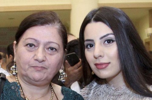 Müşfiqin hamilə xanımı onu izləməyə getdi - FOTO