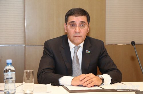 Deputat həmkarlarını Rusiya ilə bağlı diqqətli olmağa çağırdı