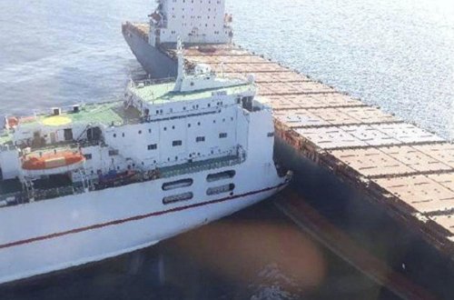 Aralıq dənizində tankerlər toqquşdu, dəniz çirkləndi