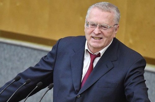 Jirinovski inauqurasiya zamanı yıxıldı - VİDEO