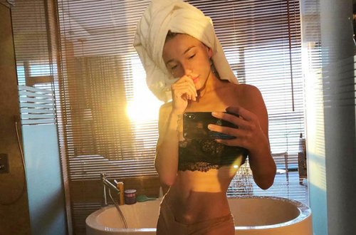 Məşhur rus aparıcı Bakıda - Hamamdan şəkil paylaşdı