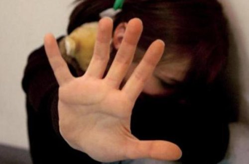 Dörd uşaq atasından biabırçı əməl: 13 yaşlı qızı zorladı