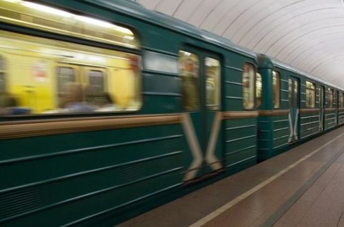 Metroda DƏHŞƏTLİ ANLAR: 20 yaşlı oğlanın başı… - VİDEO/FOTO