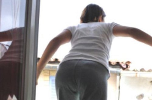 Sumqayıtda 34 yaşlı qadın özünü binadan atdı