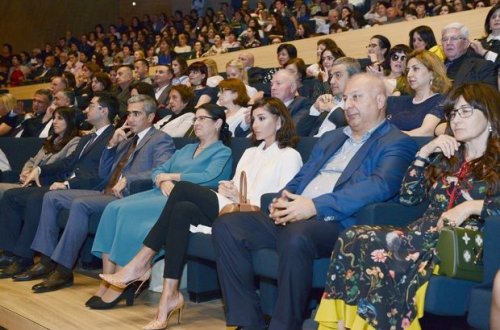 Mehriban Əliyeva “Turetski xoru”nun konsertində - FOTO