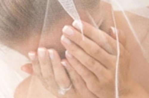 32 yaşlı qadın özünə QEYRİ-ADİ TOY etdi