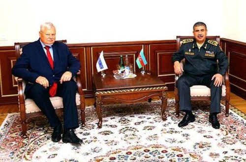 Anjey Kaspşik Zakir Həsənovla danışıqlarda