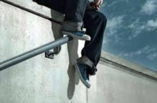 Bakıda DƏHŞƏT: Özünü binanın 9-cu mərtəbəsindən atdı