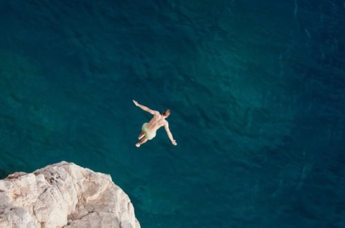 Sumqayıtda ŞOK HADİSƏ - Dənizə baş vuran kişi canını tapşırdı