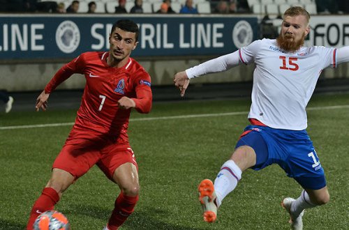 Araz Abdullayev himnimizin sözlərini qarışdırdı - VİDEO