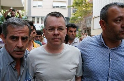 Türkiyə amerikalı keşişi azadlığa buraxdı - YENİLƏNİB