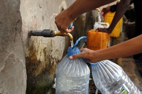 Minlərlə insan sudan zəhərləndi