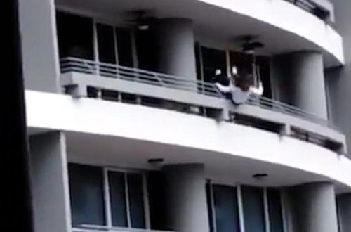 Selfi çəkərkən 27-ci mərtəbədən yıxılıb öldü - FOTO