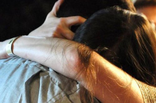 Oğlandan sevgilisinə qarşı BİABIRÇI HƏRƏKƏT: hamının gözü qarşısında... - FOTO