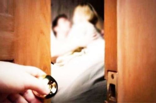 Ər 41 yaşlı arvadını 70 yaşlı qonşusu ilə tutdu və... Gədəbəydəki olayın şok təfərrüatları