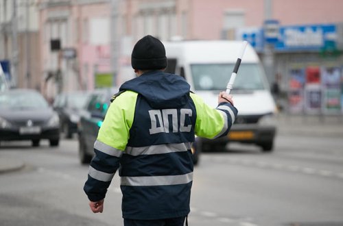 Yol polisi millimizin hücumçusunu cərimələdi