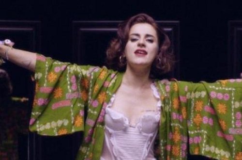 Qadın müğənni həmcinsi ilə eşq yaşamaq istəyir