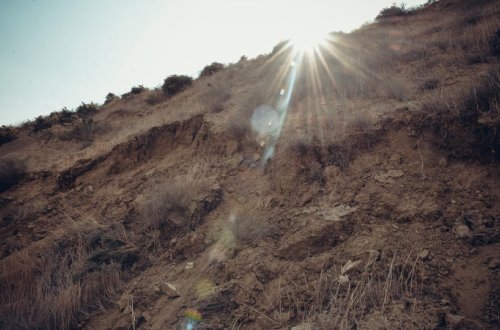 Yağış Badamdarda sürüşməni intensivləşdirdi - VİDEO