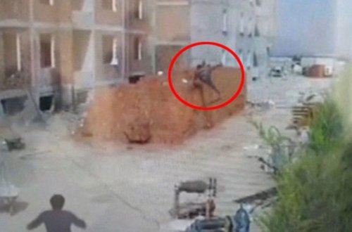 Fəhlənin 13-cü mərtəbədən yıxıldığı kadrlar yayıldı - Ürəyi zəiflər baxmasınlar - VİDEO - FOTO