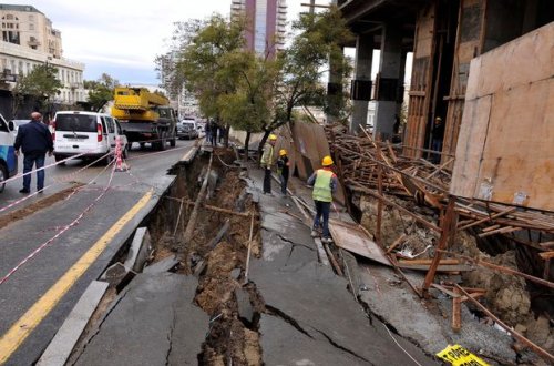 Bakının mərkəzində yol çökdü - YENİLƏNİB + FOTO