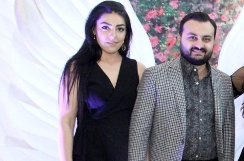 Azərbaycanlı müğənni xanımı ilə ad günündə - Foto
