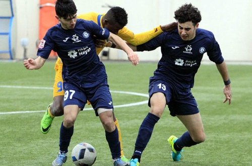 Azərbaycanlı futbolçunun siqaret çəkərkən FOTOsu yayıldı