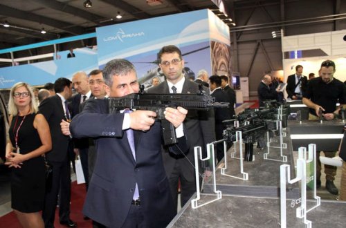 Zakir Həsənov hərbi sərgidə - FOTO