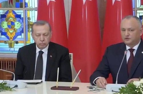 Ərdoğan mətbuat konfransında yatdı - VİDEO