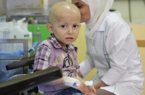 Azərbaycanda kişi sosial şəbəkələrdə xərçəng xəstəsini öz övladı kimi təqdim edib, pul yığdı