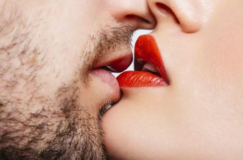 Öpüşərkən sevgilisinin üst dodağını qopartdığına görə həbs olundu - FOTO