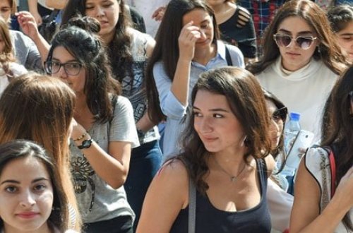 Bakıda universitetdə qəribə qadağa (FOTO/AÇIQLAMA)