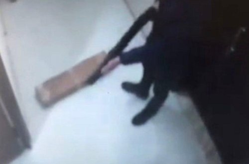 Anasının özü yaşda oğlanla cinsi əlaqədə olduğunu öyrəndi - DƏHŞƏT SAÇDI - VİDEO - FOTO