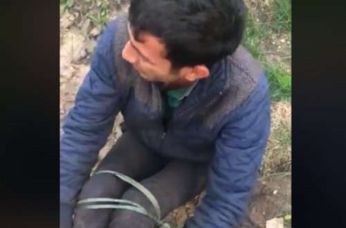 Əmisi oğlunun arvadını qaçıran gənci linç etdilər - HAMININ GÖZÜ ÖNÜNDƏ ÖLDÜRÜLDÜ - FOTO