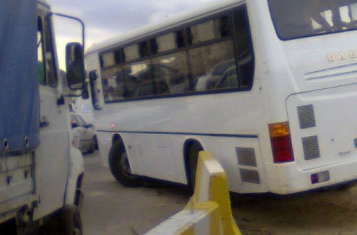 Bakıda ABŞ səfirliyi əməkdaşının avtomobili avtobusla toqquşdu