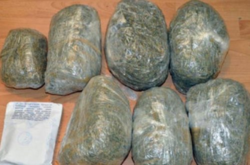 BAKIDA ƏMƏLİYYAT: “Volkswagen”də narkotik daşıyanlar saxlanıldı