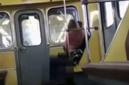 Metroda sevişən cütlüyü 5 illik həbs cəzası gözləyir - FOTO