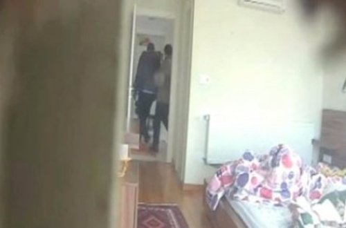 Azərbaycanda ata tualetə kamera qoydu: Masturbasiya edən 15 yaşlı oğlunun başına oyun açdı- VİDEO