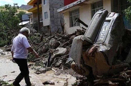 Güclü külək İranın bu şəhərini dağıtdı